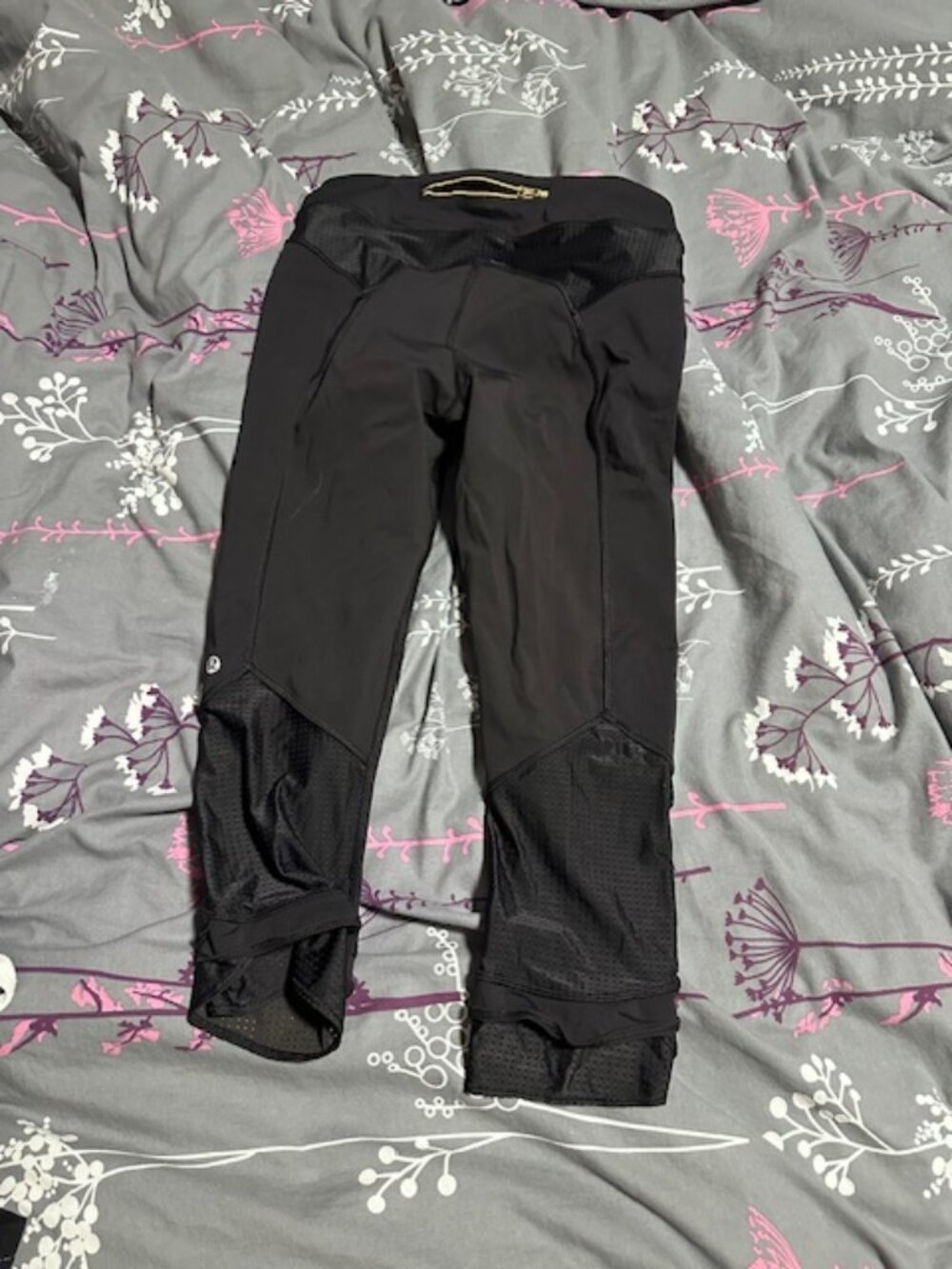 Lululemon size 8 crops